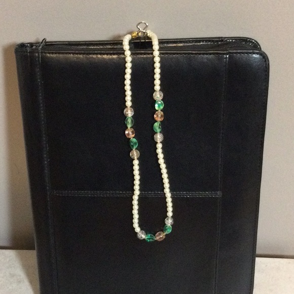 10” Pearl with green, pink, clear beads necklace - Picture 2 of 6